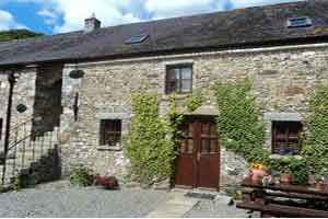 The Courtyard Belan Lodge